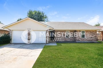 10408 GLASCOW DR YUKON, OK 73099